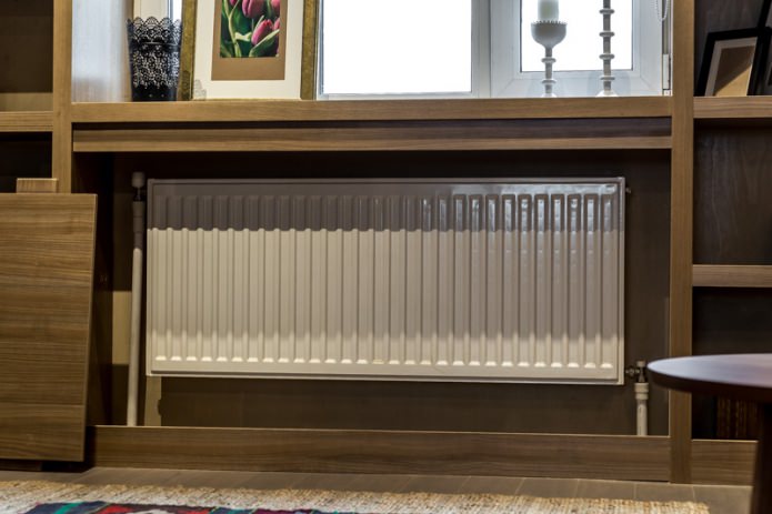 verberg de batterij met een houten kist