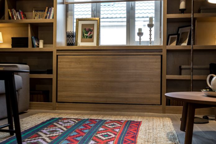 verberg de batterij met een houten doos