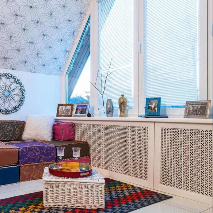 kunststof roosters op batterijen in de woonkamer