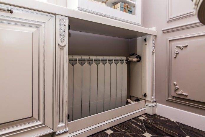 radiator verbergen in een klassiek interieur