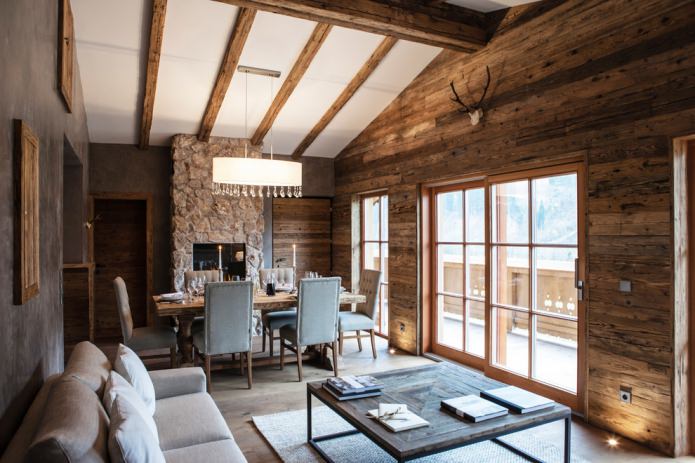 kamerdecoratie van steen en hout