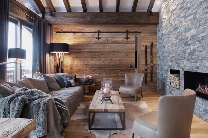 muurdecoratie van steen en hout