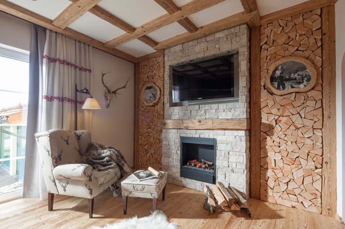 houten balken op een wit plafond