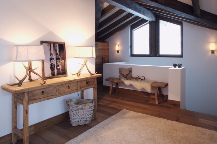 tafellampen met een houten voet