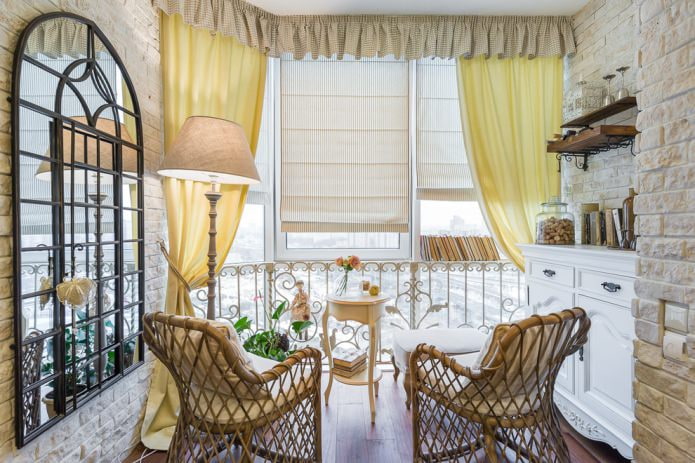 loggia-interieur met gezellige fauteuils