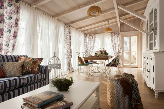 Plafond in Proven?aalse stijl