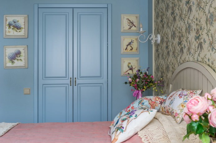 slaapkamerinterieur in Proven?aalse stijl