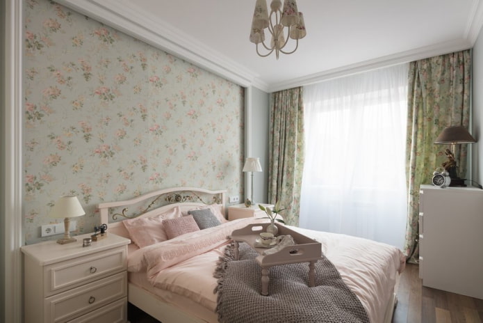 bloemenprint op behang en gordijnen