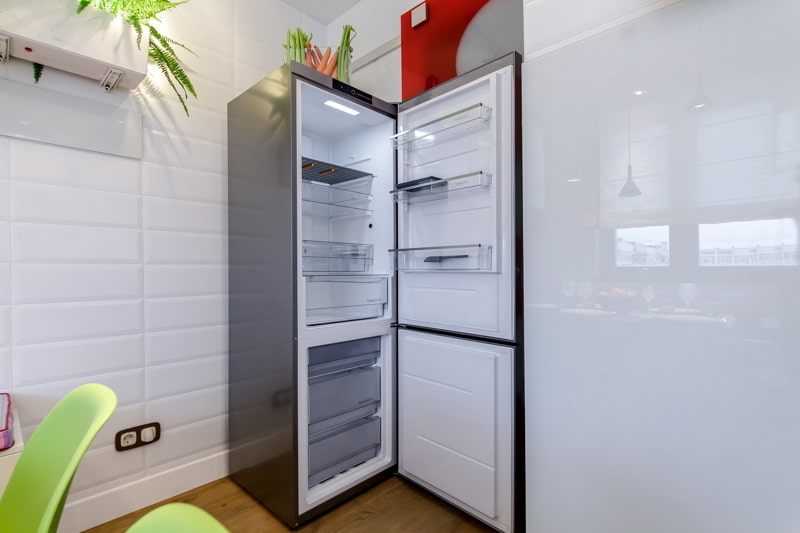 Hoe plaats ik een koelkast in de keuken?