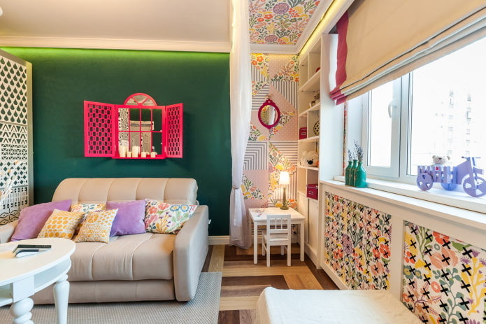 behangen deel van het plafond en de muur