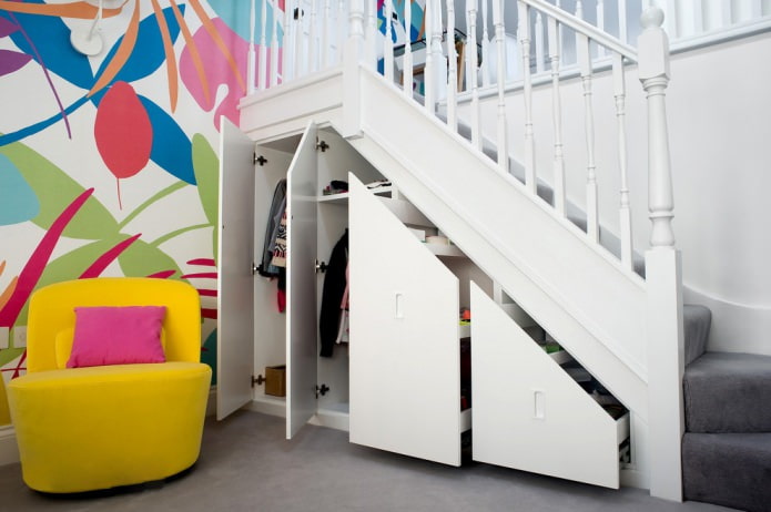 kast onder de trap gebouwd