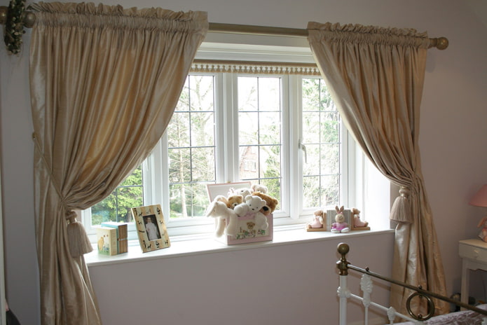 gordijn met trekkoord aan de binnenkant