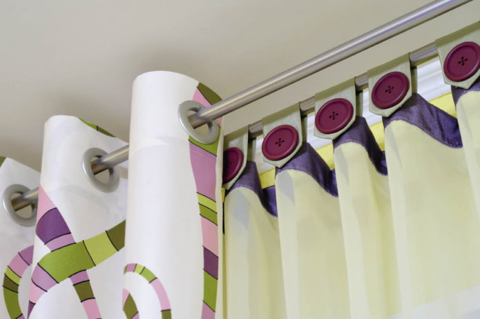 gordijnen aan de kroonlijst bevestigen