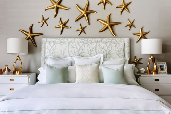 gouden zeester op de muur