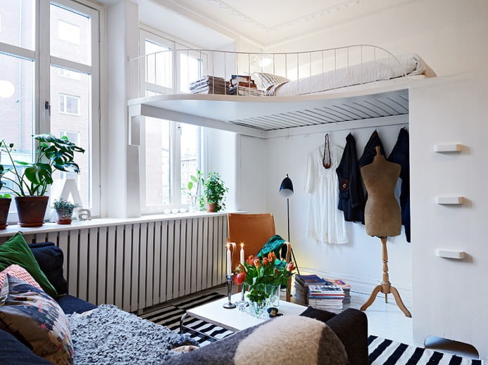 verborgen bed onder het plafond