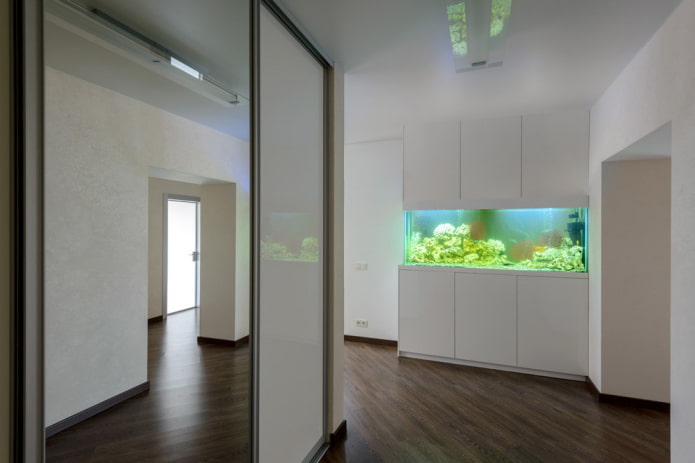 minimalistisch interieur met een aquarium