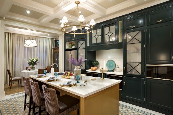 keuken met eiland in het interieur van het huis