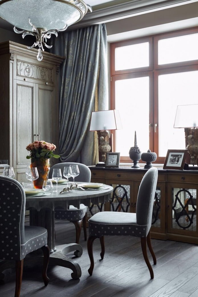 eetkamer in traditionele Engelse stijl