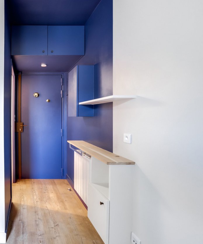mezzanine in de kleur van de muren