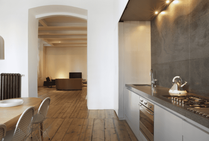 boog in plaats van een deur in het keukeninterieur