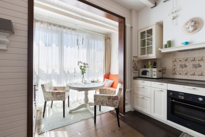 gebogen opening naar het balkon