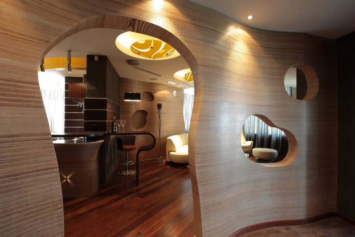 gefigureerde boog in het interieur van de hal