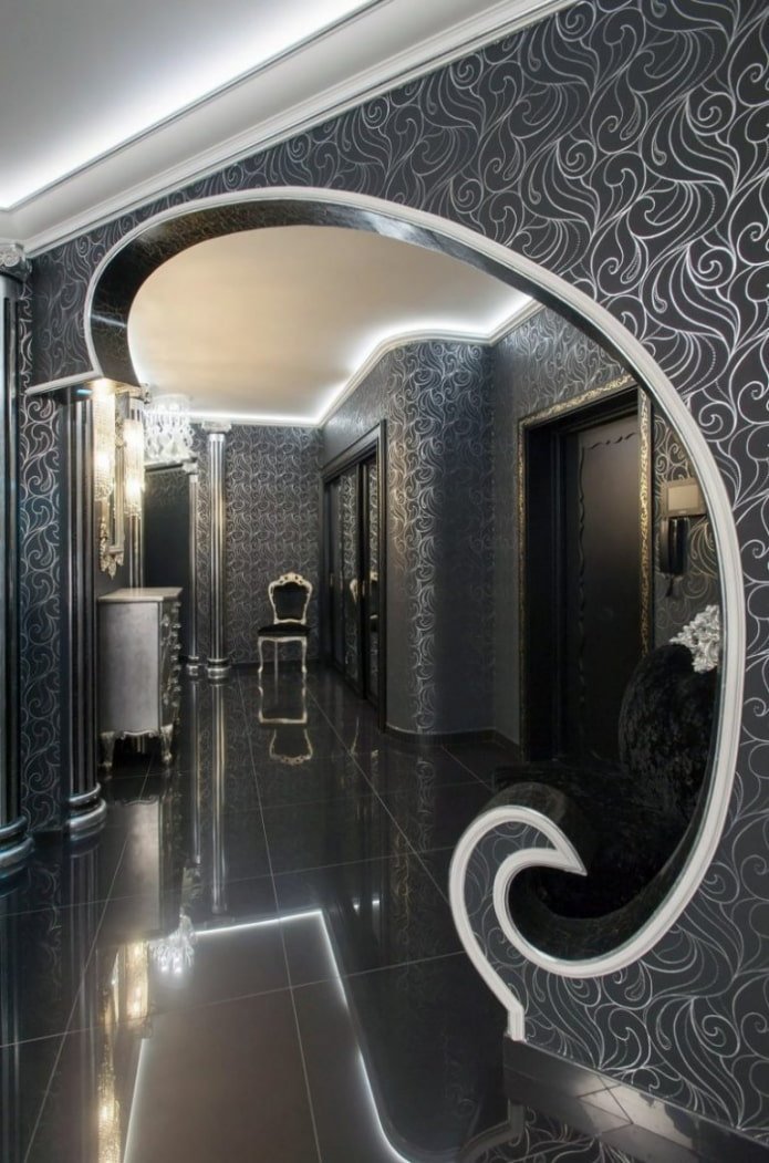 halve boog in het interieur van de gang