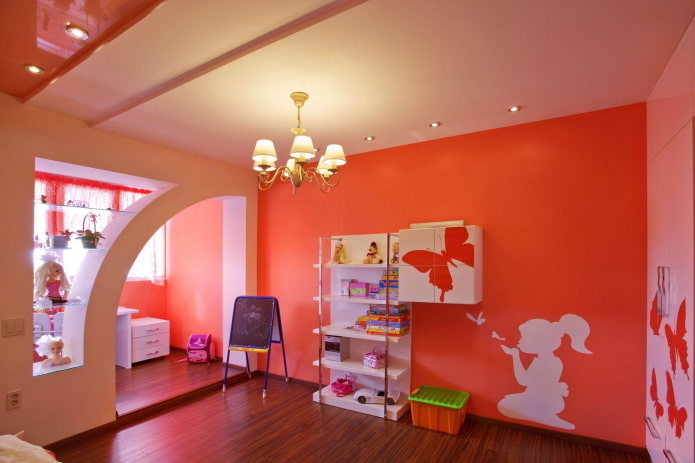 Gipsplaatboog in het interieur van de kinderkamer