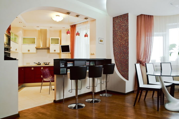 gipsplaatboog met bar in het interieur
