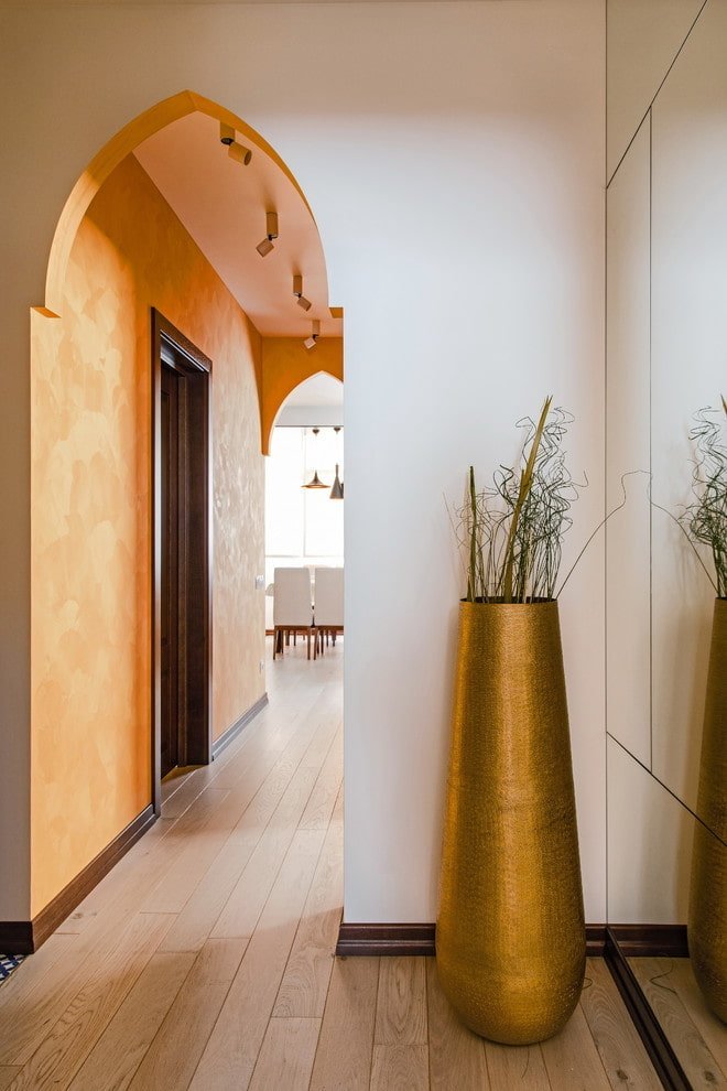 ongebruikelijke gipsplaatboog in het interieur