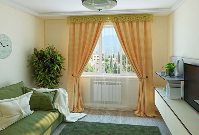 groene lambrequin met figuren in het interieur