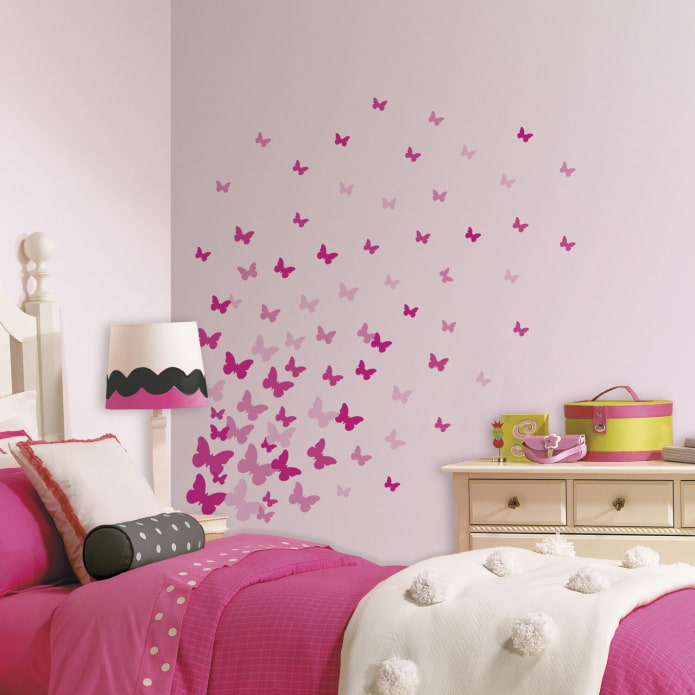 vlinderstickers in de kinderkamer