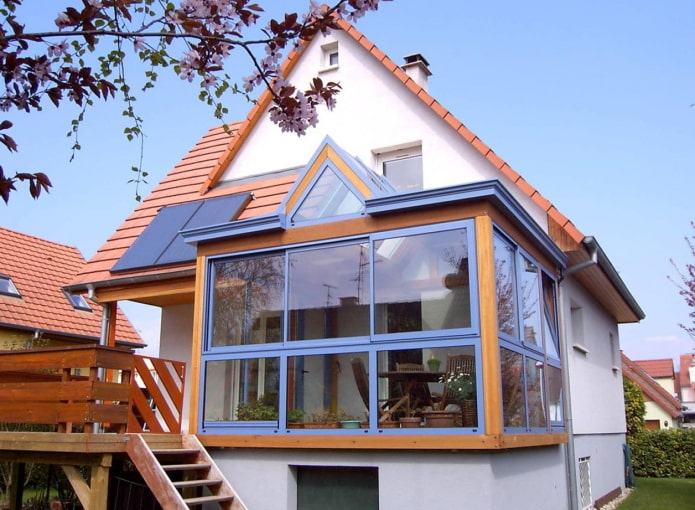 huisproject met een gesloten balkon