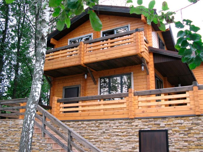 project van een houten huis met balkon