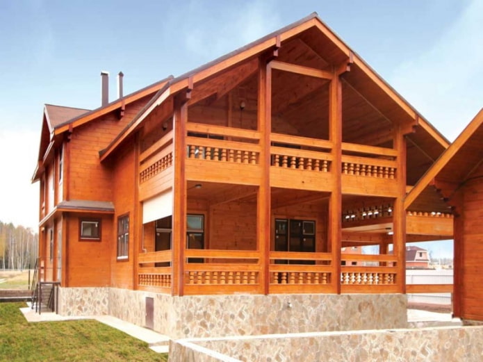 project van een houten huis met balkon