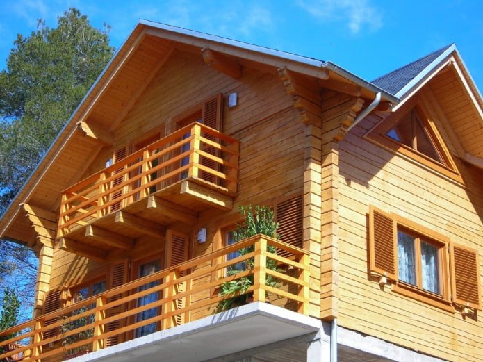 balkon met luifel in een particulier woningproject