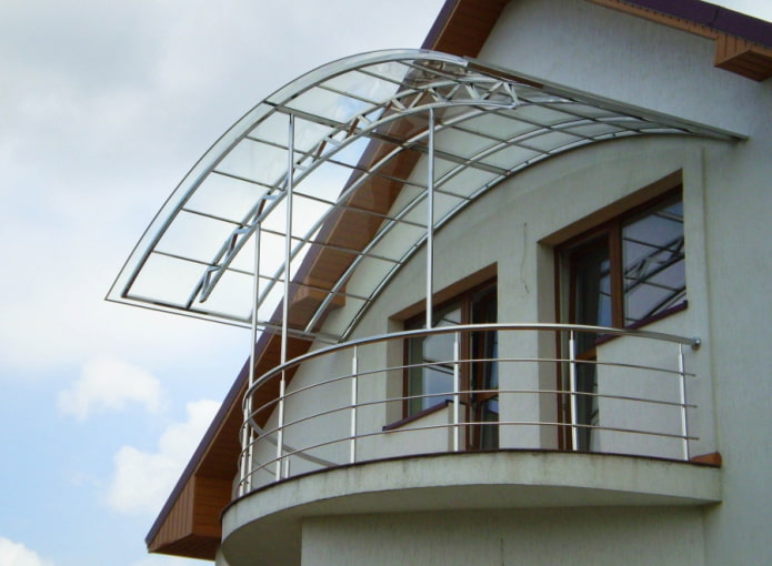 balkon met luifel in een particulier woningproject