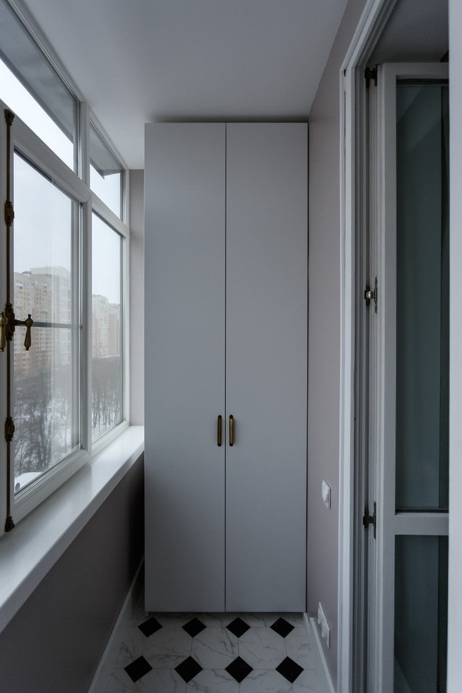 inrichting van een balkon in een Chroesjtsjovisch appartement