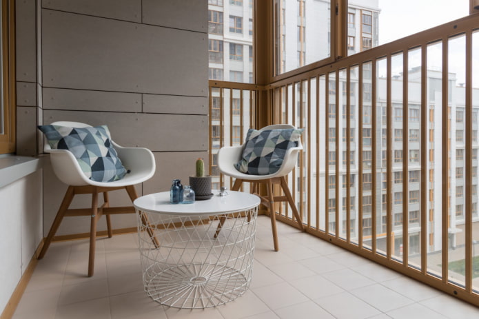 een loggia inrichten in Scandinavische stijl