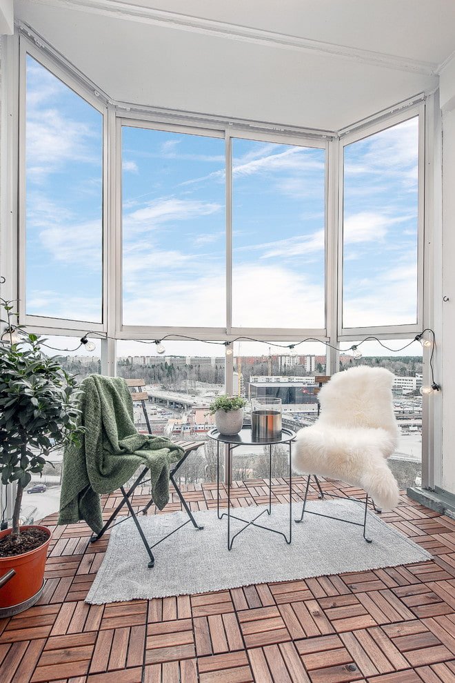 afwerking van een loggia in Scandinavische stijl