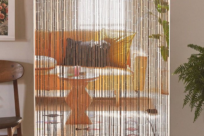 gordijnen van bamboedraad in het interieur