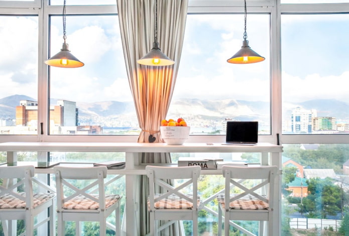 idee voor het decoreren van een balkon in Proven?aalse stijl