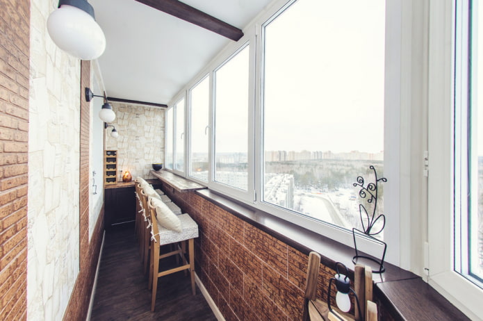 idee voor het decoreren van een balkon met een bar
