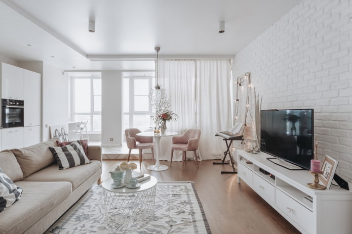woonkamer in witte tinten in Scandinavische stijl