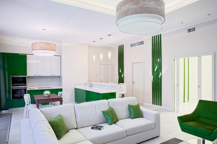 woonkamerinterieur in witte en groene tinten