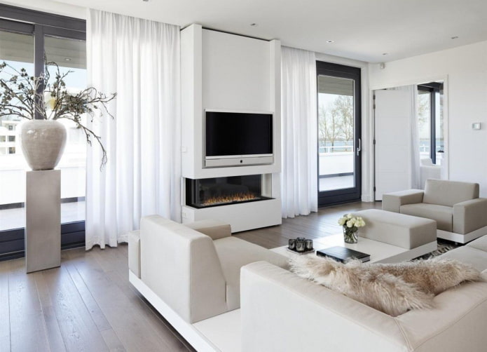 gordijnen in de woonkamer in witte tinten