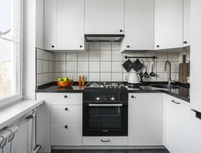 hoek witte kleine keuken