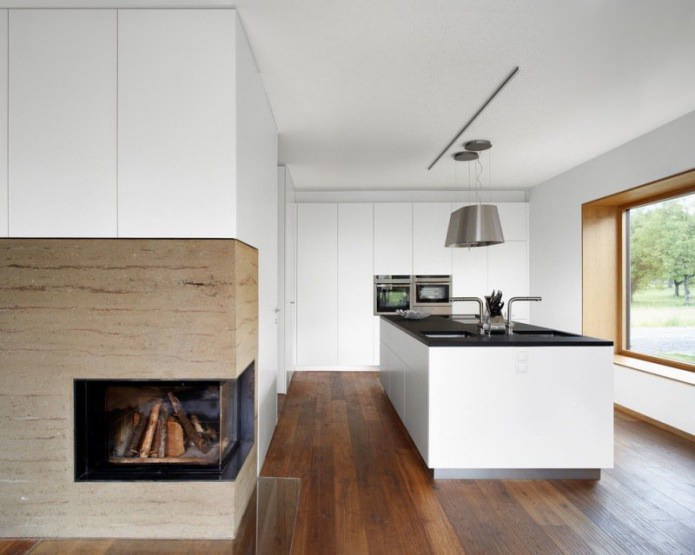 open haard in een witte keuken in een minimalistische stijl