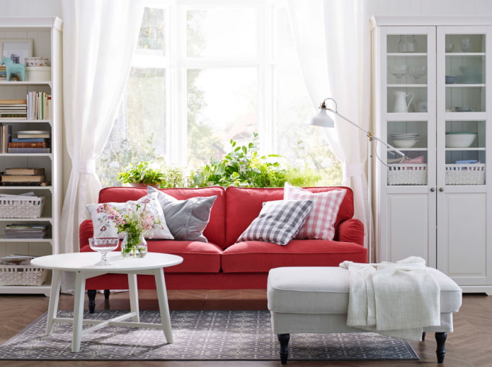 rode bank in het interieur
