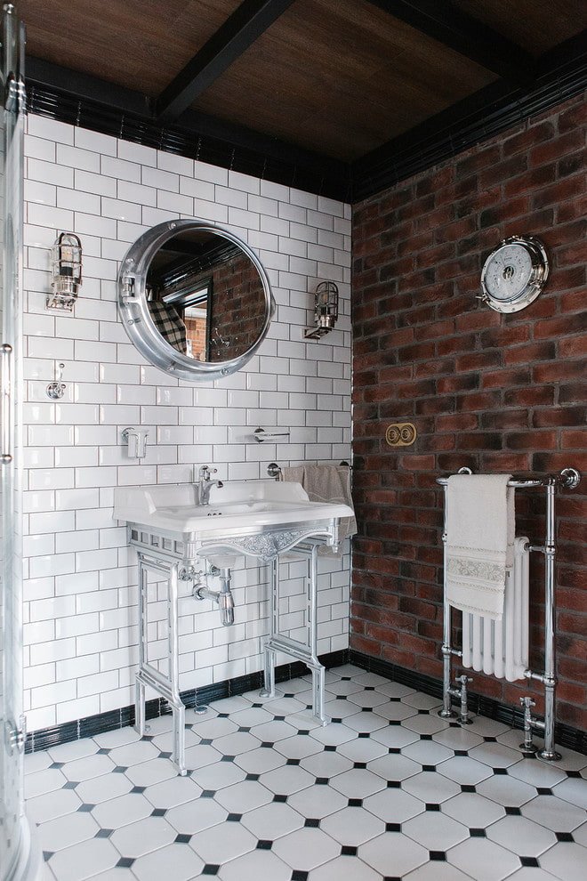 witte tegels met baksteen in het interieur van de badkamer